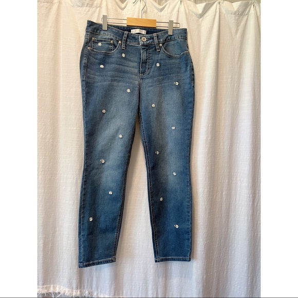 LC Lauren Conrad | Daisy Embroidered Skinny Jeans - Picture 2 of 7